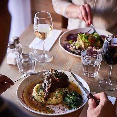 Mo's Table Restaurant