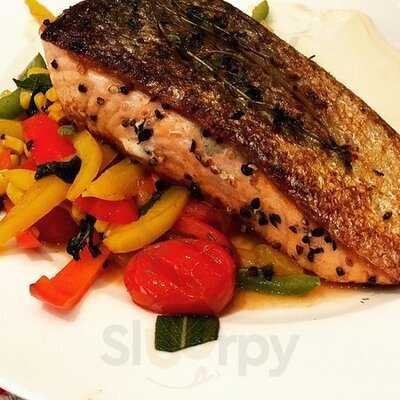 Mo's Table Restaurant