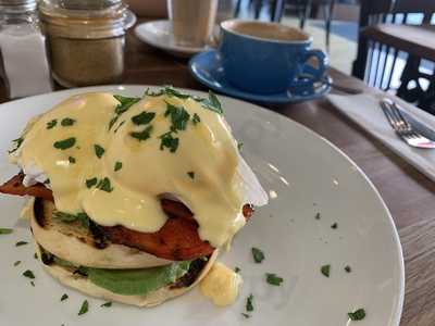 Mo's Table Restaurant