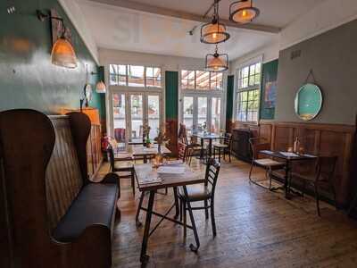 The Foxglove Free House