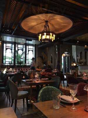 Mo Tea Room And Bazaar