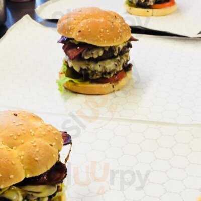 Tribu's Burgers