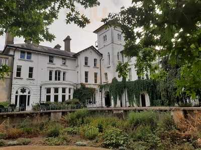 Avenue House Cafeteria