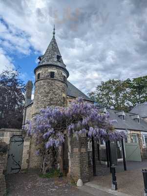 Avenue House Cafeteria