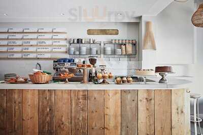 The De Beauvoir Deli Cafe