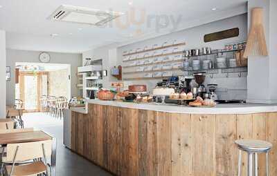 The De Beauvoir Deli Cafe