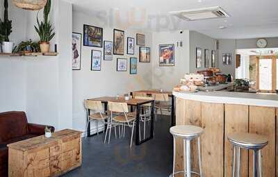 The De Beauvoir Deli Cafe