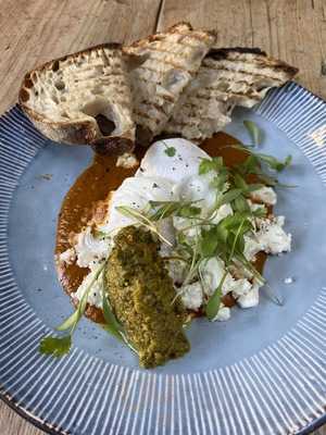 The De Beauvoir Deli Cafe