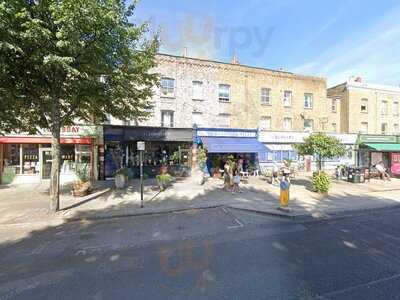 The De Beauvoir Deli Cafe