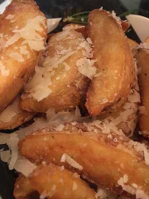 Lt Wine And Cocktail Bar