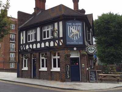 Albion In Goldsmiths Row