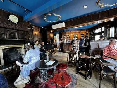 Albion In Goldsmiths Row