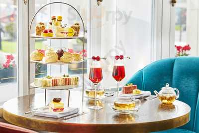 Lanes Restaurant & Bar