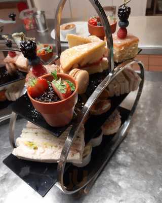 1802 Bar Lounge & Dining