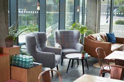 The Collective Bar & Kitchen