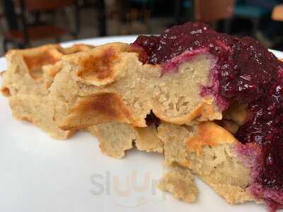 The Good Life Eatery - Photo 7