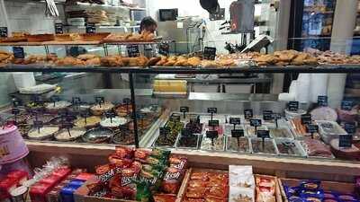 Roni's Bagel Bakery And Cafe