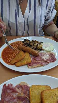 Leo's Cafe & Restaurant