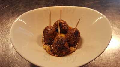 Woodstore Bar And Grill