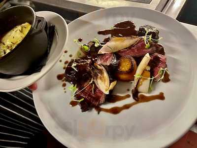 Woodstore Bar And Grill