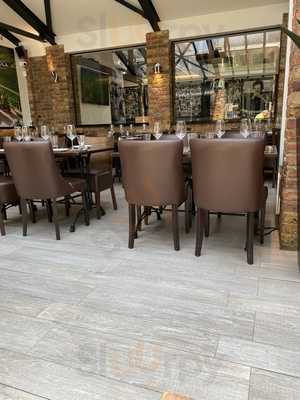 Metro Piazza Resaurant