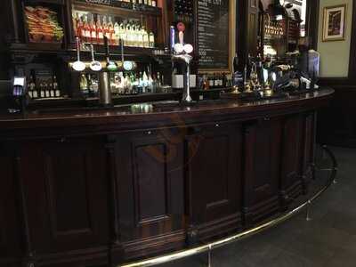 Victoria & Albert Bar