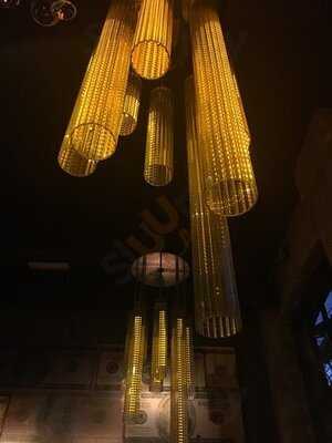 Beach Blanket Babylon - Shoreditch