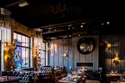 Beach Blanket Babylon - Shoreditch