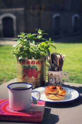 Greyhound On The Green