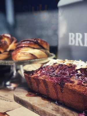 Greyhound On The Green