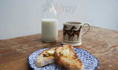 Greyhound On The Green