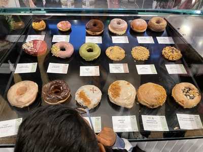 Crosstown Canary Wharf - Doughnuts & Coffee