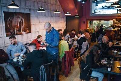 Friends Cafe & Pizzeria