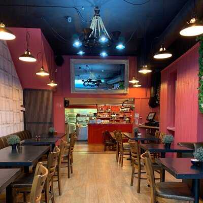 Friends Cafe & Pizzeria