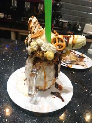 Crema Coffee & Desserts