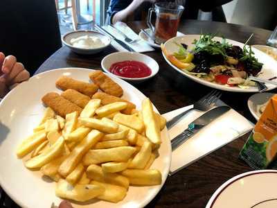 Couples Restaurant & Bar