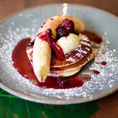 Issa Vibe Restaurant & Bar