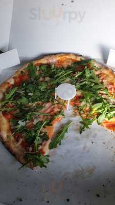 Valeriana Wood Fired Pizza