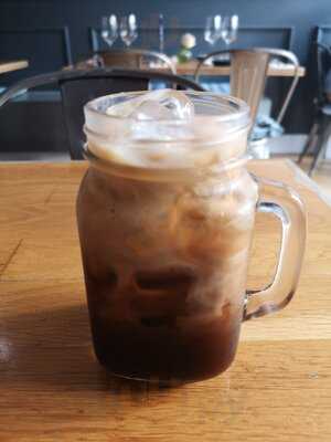 Siam Niyom (simply Thai)