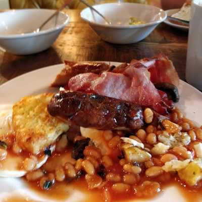 Beefeater Reading Gateway M4, J11