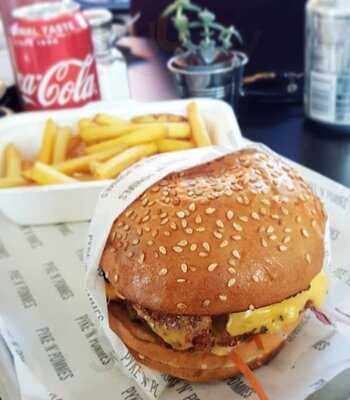 Pyke 'n' Pommes (pod On The Riverfront)