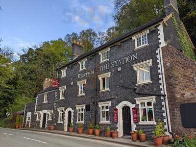 D'arcys At The Station