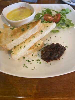 Alfred's Bar & Grill