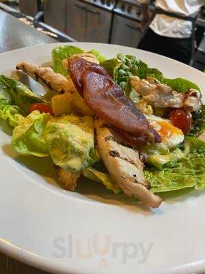 Alfred's Bar & Grill