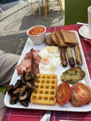 Django's Cafe & Petit Bistro