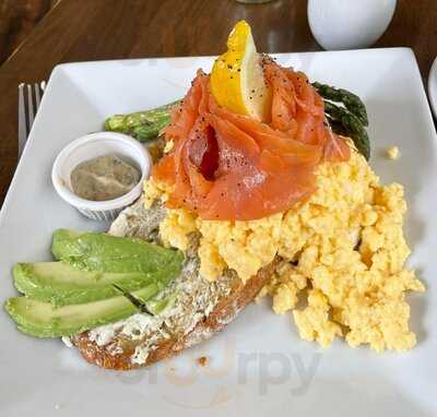 Django's Cafe & Petit Bistro