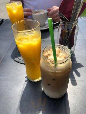 Django's Cafe & Petit Bistro