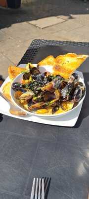 Django's Cafe & Petit Bistro