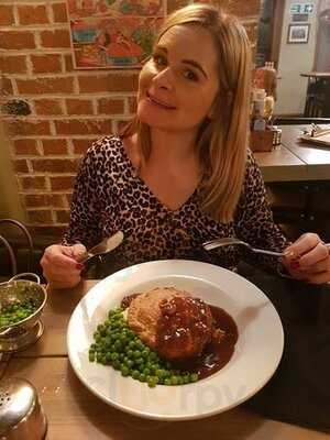 The Handmade Pie & Ale House