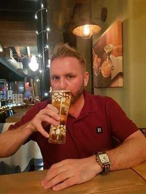 The Handmade Pie & Ale House